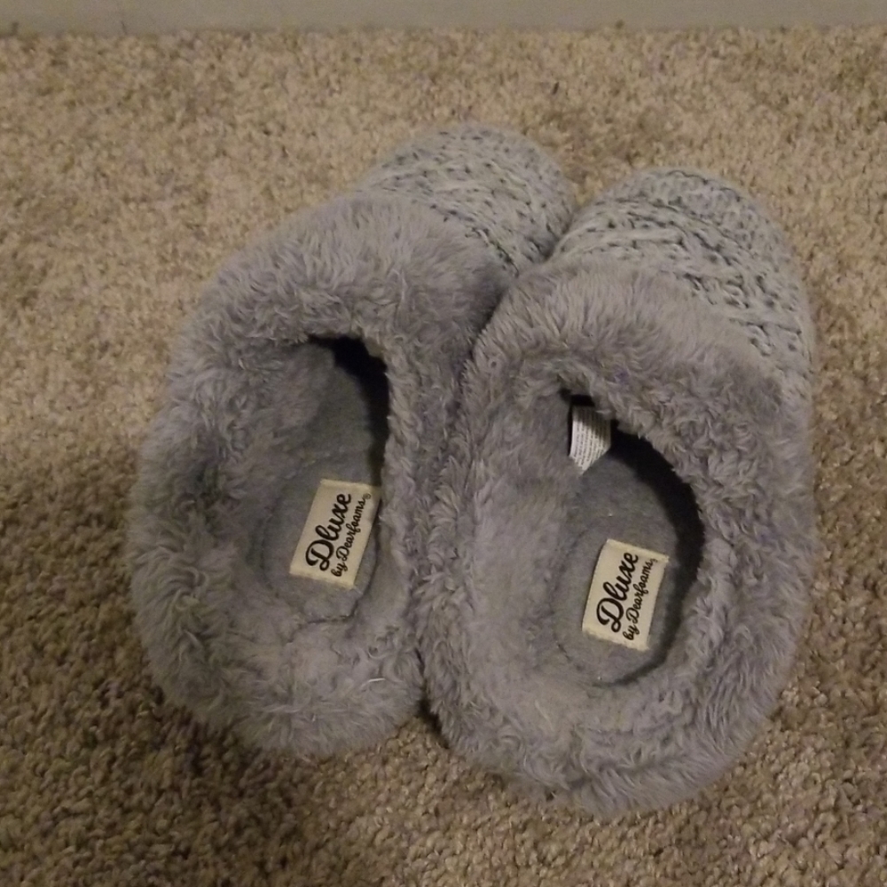 Grey houseshoes
